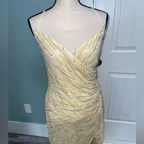 NEW Mac Duggal Beaded sleeveless faux wrap gown in buttercream size 12 - Picture 6 of 16